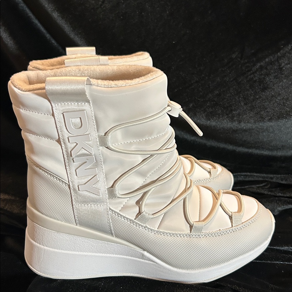 NWOB DKNY HIGH TOP WEDGE BOOTS 7M